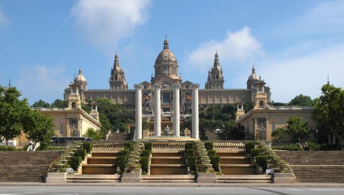 Barcelona: Guided Tour of Museu Nacional Dart De Catalunya - Meeting Point and Arrival Time