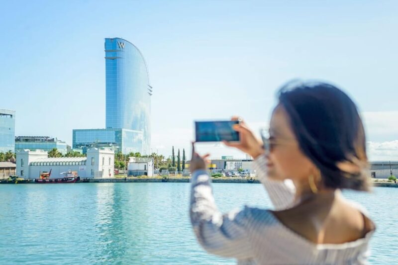 Barcelona: Guided Walking City Tour, Cable Car & Boat Ride - Itinerary Highlights