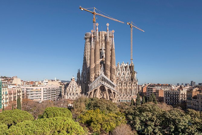 Barcelona Half-Day Sightseeing Private Tour - Montjuic Hill Experience