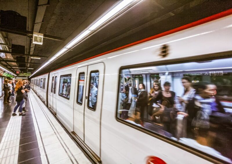 Barcelona: Hello Barcelona Public Transport Travel Card - Accessibility for Families and Elderly