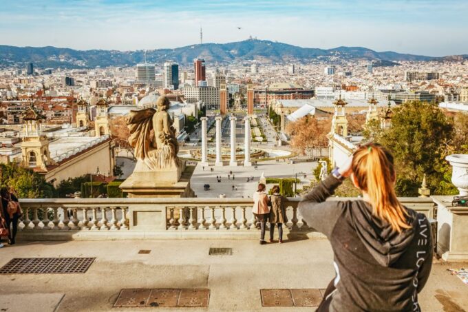 Barcelona: Hello Barcelona Public Transport Travel Card - Navigation Apps for Optimal Travel