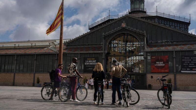 Barcelona: Hidden Gems-Alternative Districts Tour by E-Bike - Key Points