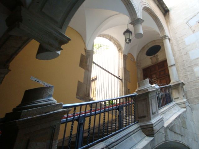 Barcelona: Hidden Secrets City Tour in German or English - Pricing and Booking