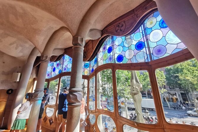 Barcelona Highlights in One Day - Exploring Sagrada Familia