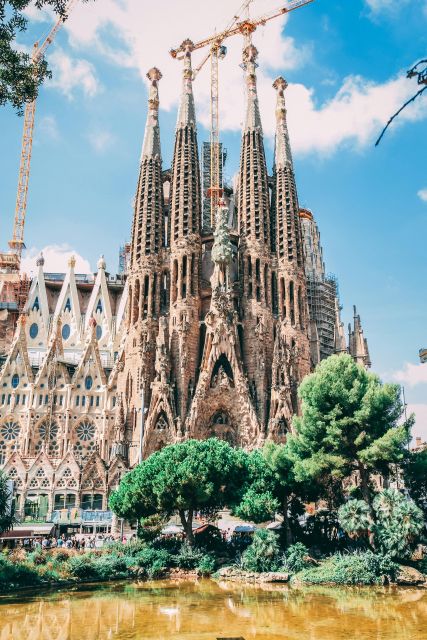 Barcelona Highlights: The Best of Gaudi On Segway - Exploring the Gothic Quarter
