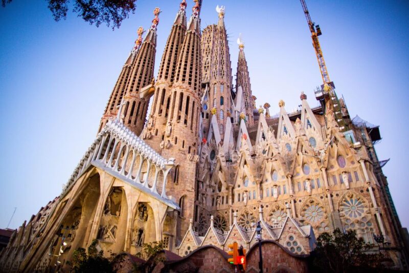 Barcelona Highlights: The Best of Gaudi On Segway - Navigating the LEixample District
