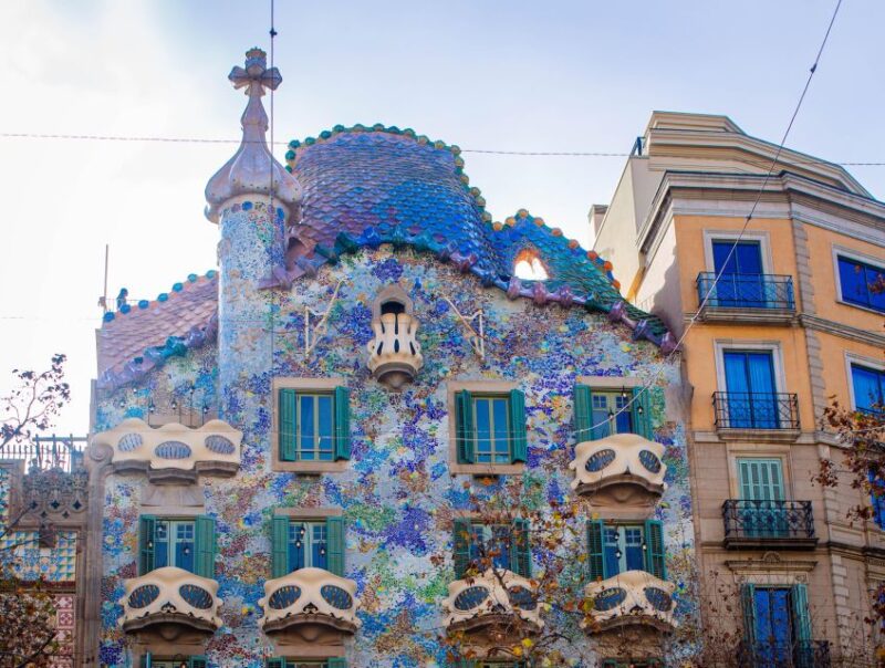 Barcelona Highlights: The Best of Gaudi On Segway - Admiring the Port Vell Waterfront
