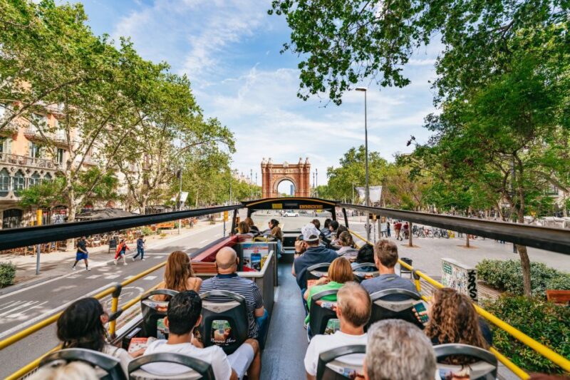 Barcelona: Hop-On Hop-Off Bus & Aquarium Tour - Highlights of the West Route