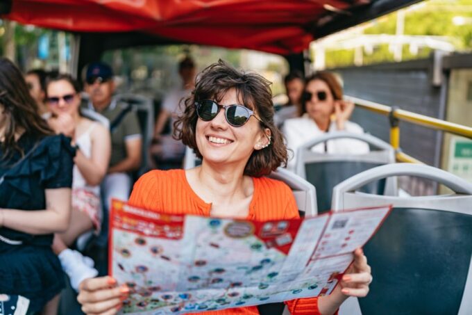 Barcelona: Hop-On Hop-Off Bus & Aquarium Tour - Aquarium Entrance and Experiences