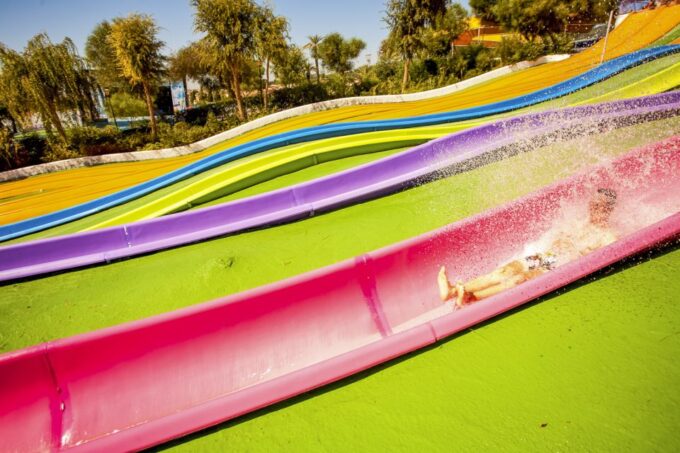 Barcelona: Illa Fantasia Water Park Day Ticket - Facility Amenities and Services