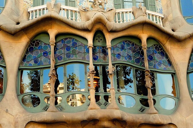 Barcelona in 1 Day: Sagrada Familia, Park Guell,Old Town & Pickup - Admiring the City Views