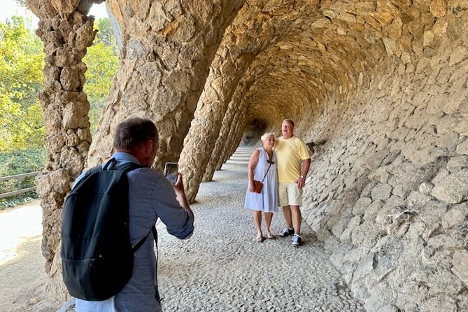 Barcelona in a Day Tour: Sagrada Familia, Park Guell & Old Town - Gothic and Jewish Quarters Walking Tour