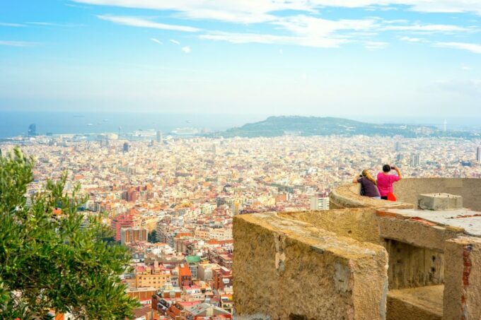 Barcelona: Instagram Tour of the Most Scenic Spots - Duration and Language Options