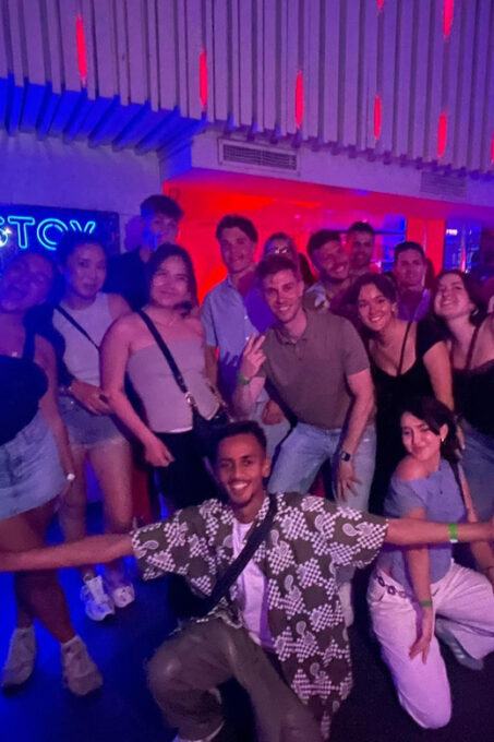 Barcelona: International Party & Bar Crawl With VIP Entry - Forging New Friendships