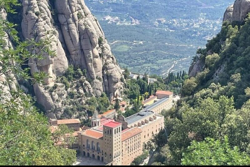 Barcelona: Monserrat Private Transfer - Service Features