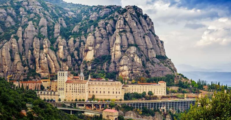 Barcelona: Montserrat Tour With Lunch & Wine Tasting Option - Key Points