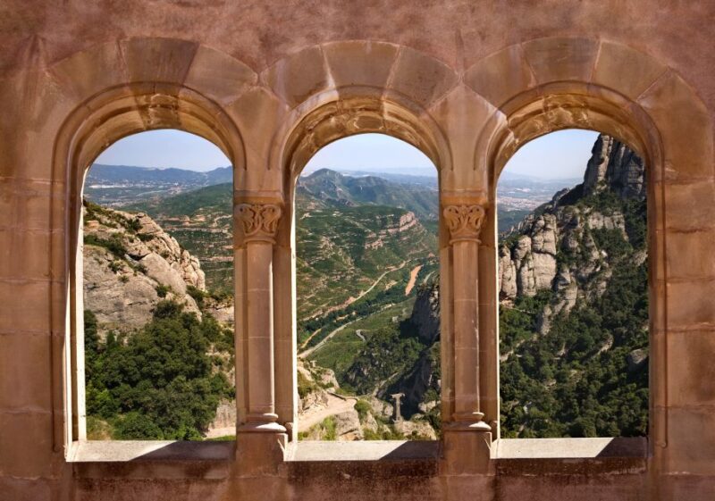 Barcelona: Montserrat Tour With Lunch & Wine Tasting Option - Roundtrip Transportation