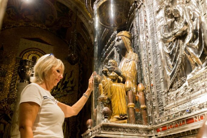 Barcelona: Montserrat Tour With Lunch & Wine Tasting Option - Timing and Scheduling