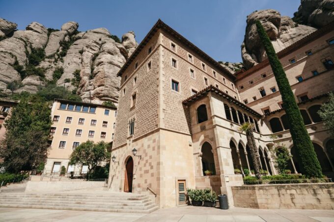 Barcelona: Montserrat Tour With Optional Lunch and Winery - Meeting Point and Directions