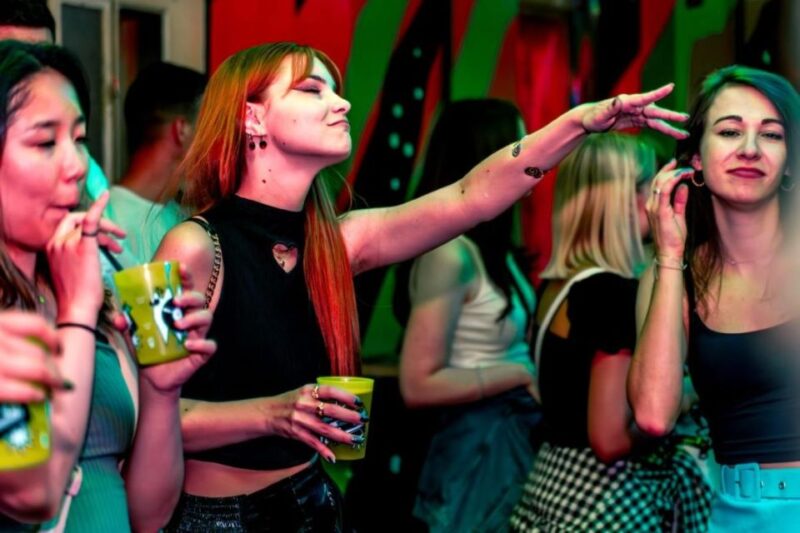 Barcelona: New Year'S Eve Pub Crawl With 1.5 Hour Open Bar - Meeting Point and Directions