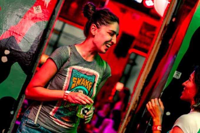 Barcelona: New Year'S Eve Pub Crawl With 1.5 Hour Open Bar - Duration and Languages