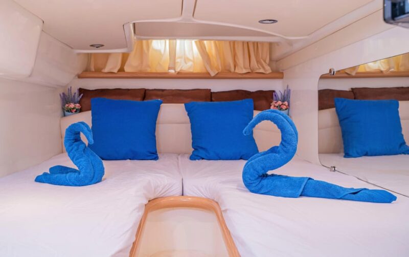 Barcelona: Night on a Private Yatch With Romantic Dinner - Itinerary Details