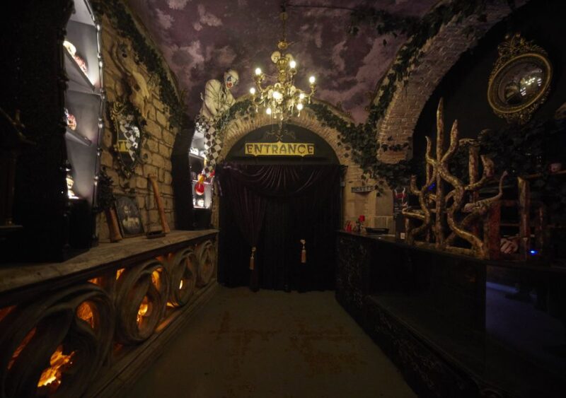 Barcelona: Nightmare Horror Museum Maze Entry Ticket - Group Size and Language Support