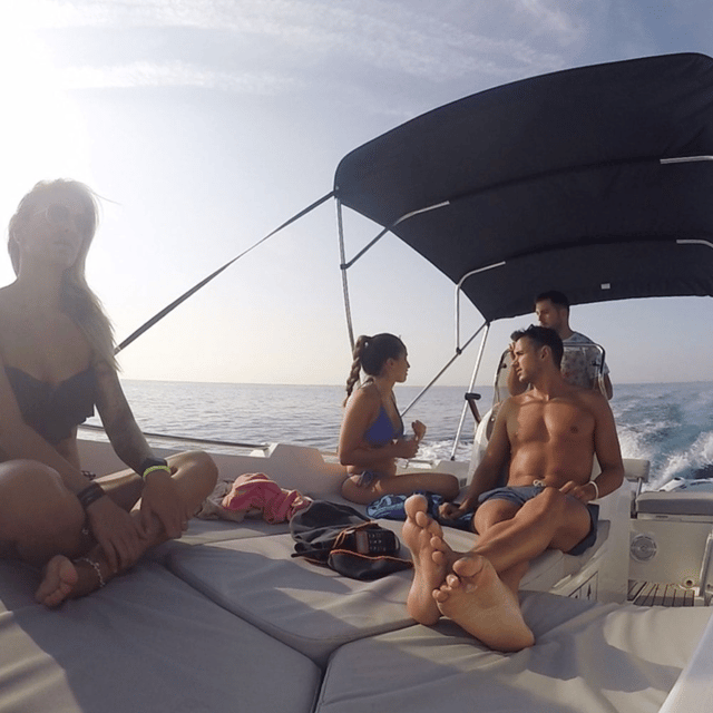Barcelona: No License Needed Boat Rental - Accessibility and Assistance
