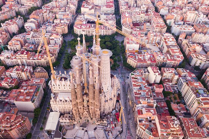 Barcelona Old Town and Top Attractions Private Car Tour - Transportation and Pickup