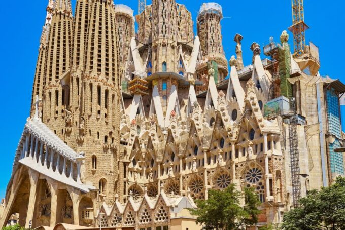 Barcelona Old Town and Top Attractions Private Car Tour - UNESCO World Heritage Sites Exploration