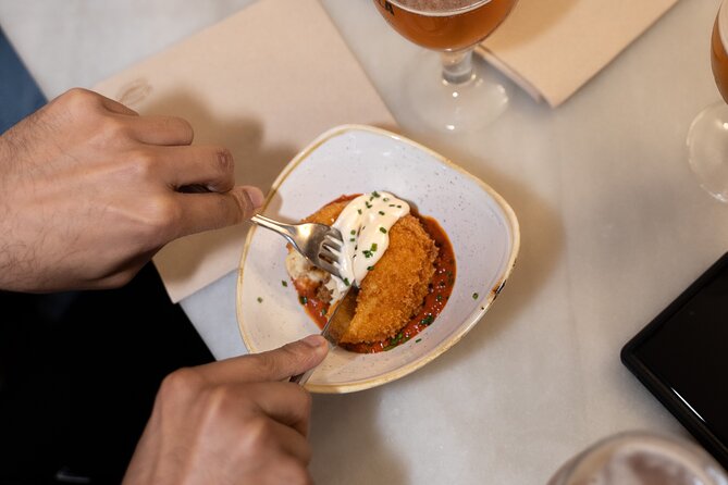 Barcelona: Old Town Evening Food Tour With 8 Tapas & 4 Drinks - Group Size and Duration