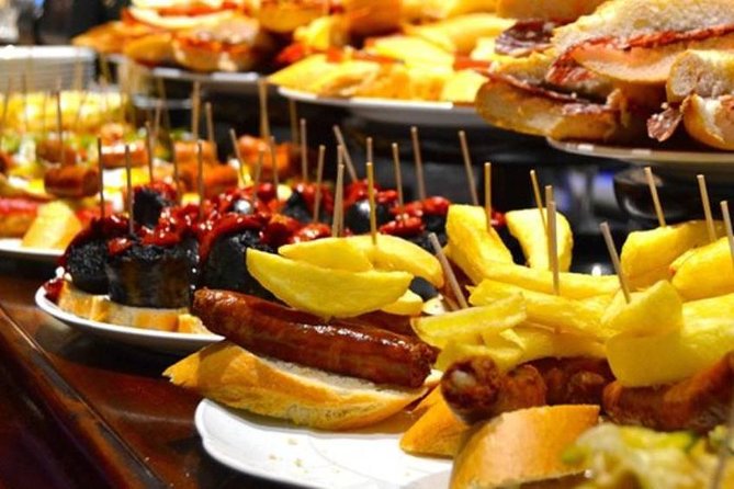 Barcelona Old Town Night Small Group Tour With Tapas & Flamenco - Key Stops Along the Tour