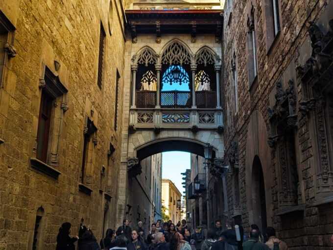 Barcelona: Old Town Private Walking Tour of Past and Present - Flexible Booking and Cancellation