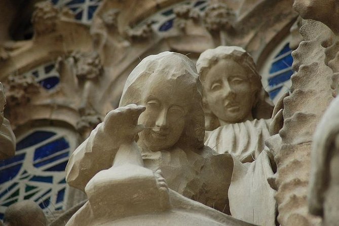 Barcelona. Online Tour to Sagrada Familia With Expert Local Guide - Sagrada Familias Architectural Highlights