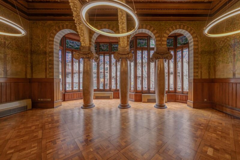 Barcelona: Palau Baró De Quadras Tickets and Guided Tour - Location and Meeting Point