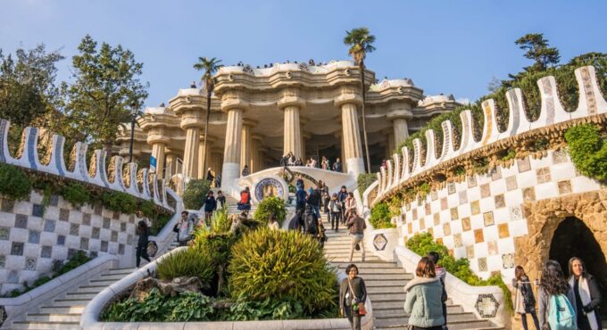 Barcelona: Park Güell Entry Ticket and Guided Tour - Booking and Cancellation Policy