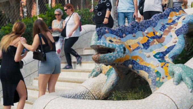 Barcelona: Park Guell Guided Tour With Skip the Line Entry - Free Time Exploration