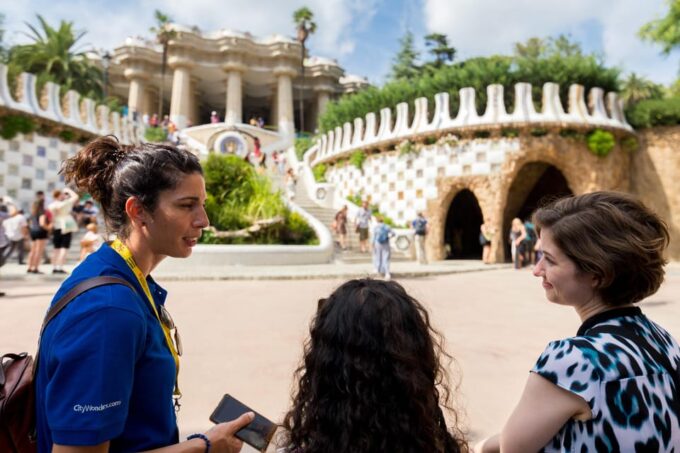 Barcelona: Park Guell Guided Tour With Skip-The-Line Entry - Tips for Making the Most of Your Visit