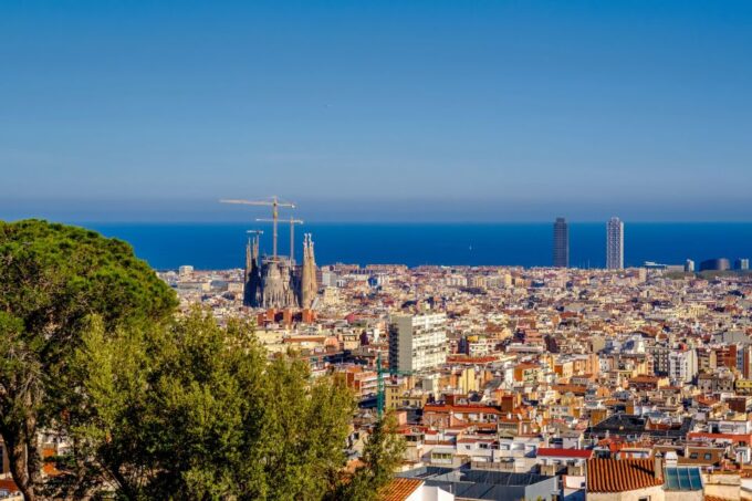 Barcelona: Park Güell Skip the Line Guided Tour With Ticket - Inclusions and Amenities