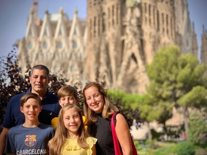 Barcelona: Phone Photography Tips & Tricks - Park & Old Town - Street, Architectural, and People Photography Insights