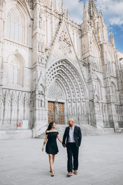 Barcelona: Photoshoot Tour Old Town, Gothic Quarter - Guidance and Accessibility