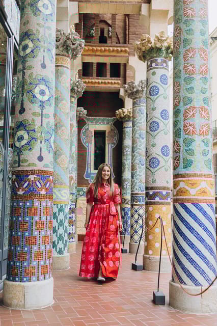 Barcelona: Photoshoot Tour Old Town, Gothic Quarter - Iconic Landmarks