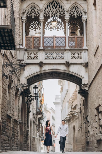 Barcelona: Photoshoot Tour Old Town, Gothic Quarter - Photo Delivery