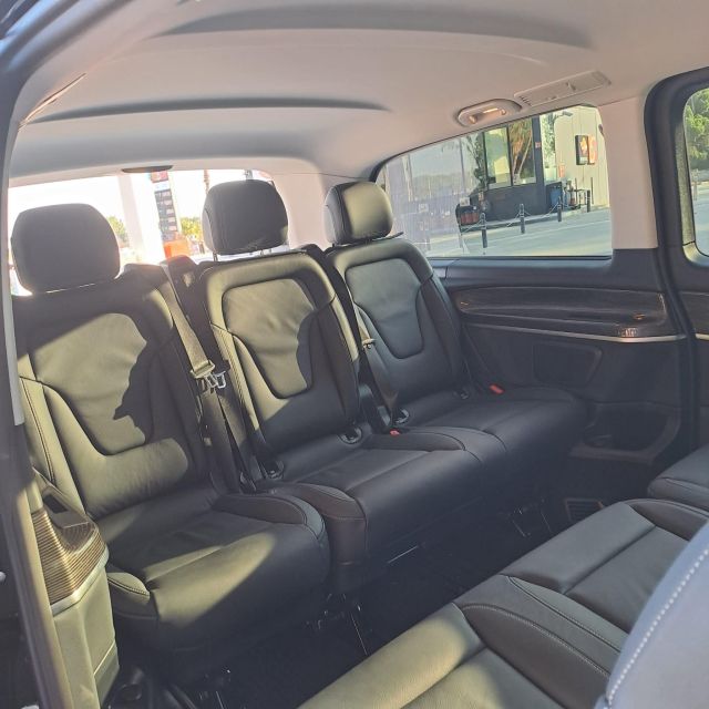 Barcelona: Port Aventura Private Transfer Service - Language Support