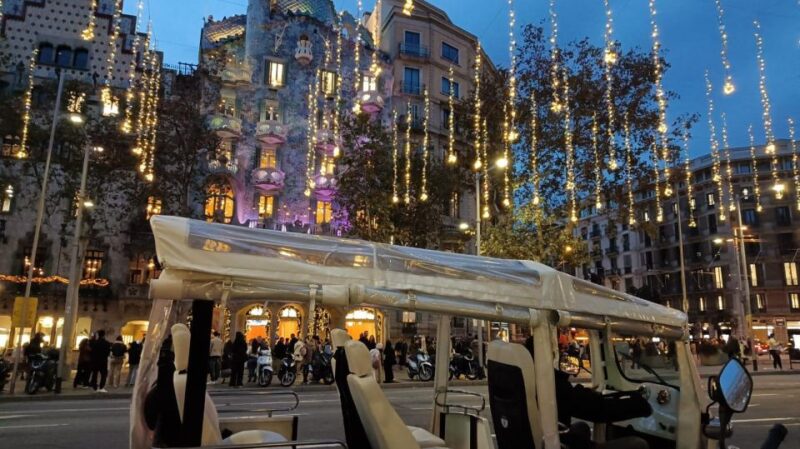 Barcelona: Private Christmas Lights Tour by Eco Tuk Tuk - Tour Itinerary