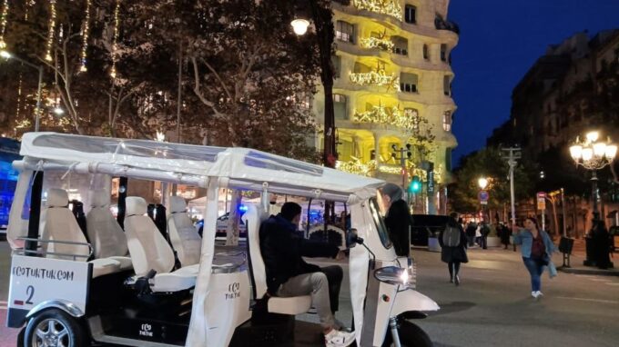 Barcelona: Private Christmas Lights Tour by Eco Tuk Tuk - Getting to the Starting Location