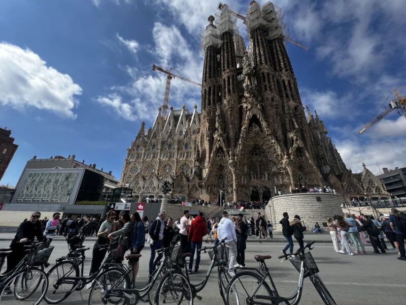 Barcelona: Private E-Bikes Tour / Electric Scooter - Restrictions and Requirements