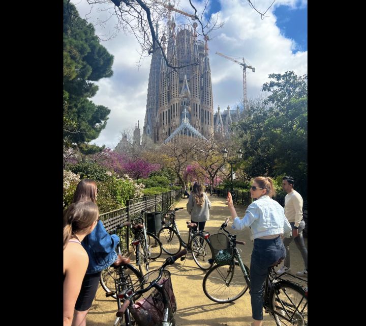 Barcelona: Private E-Bikes Tour / Electric Scooter - Parc De La Ciutadella Adventure