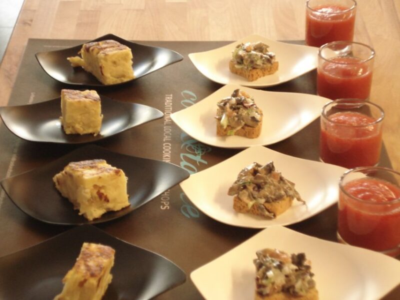 Barcelona: Private Evening Walking Tour With Tapas Dinner - Key Points