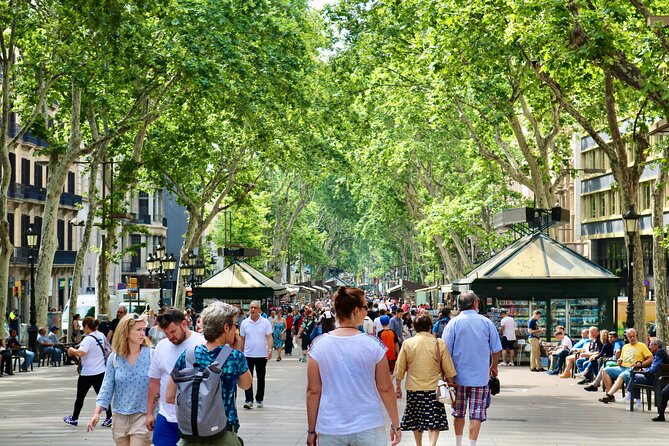 Barcelona Private Food Tour: Boqueria & Old Towns Markets - Discovering Old Town Markets